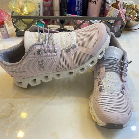 On clouds - Picture 3 of 3